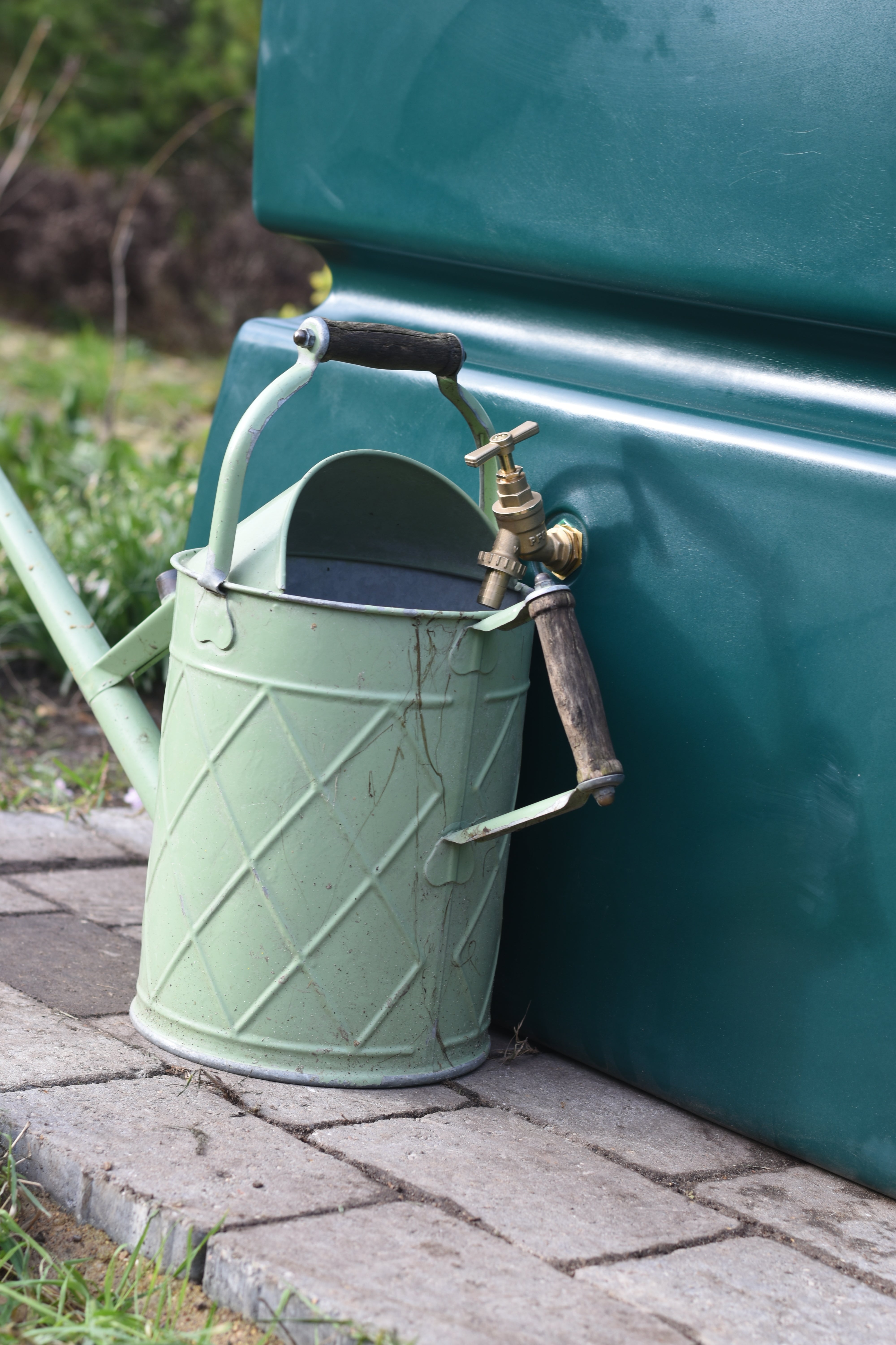 825 Litre Pillar Water Butt in Green